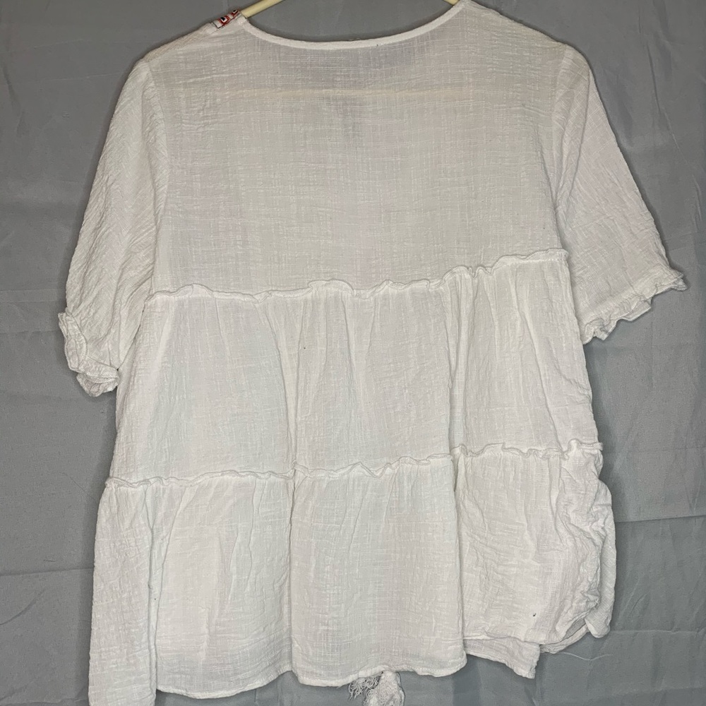 Embroidered top! - Picture 3 of 3
